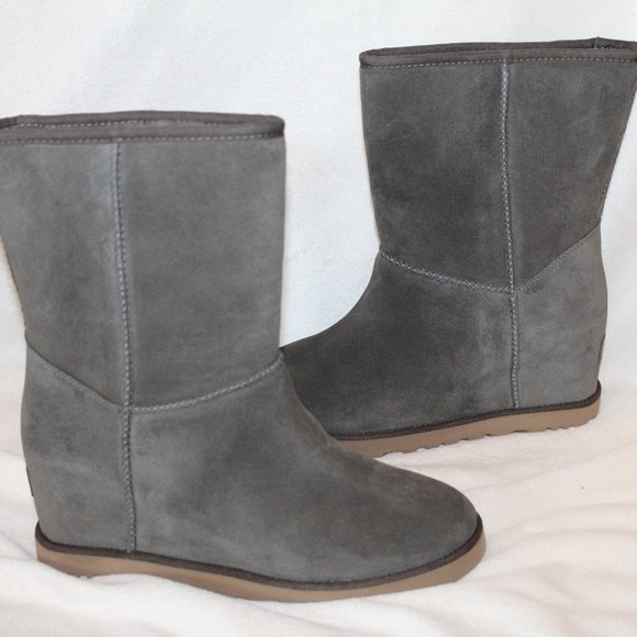 NIB UGG WOMEN'S CLASSIC SHORT SHEARLING LINED SUEDE‎ FEMME WEDGE BOOTS GRAY